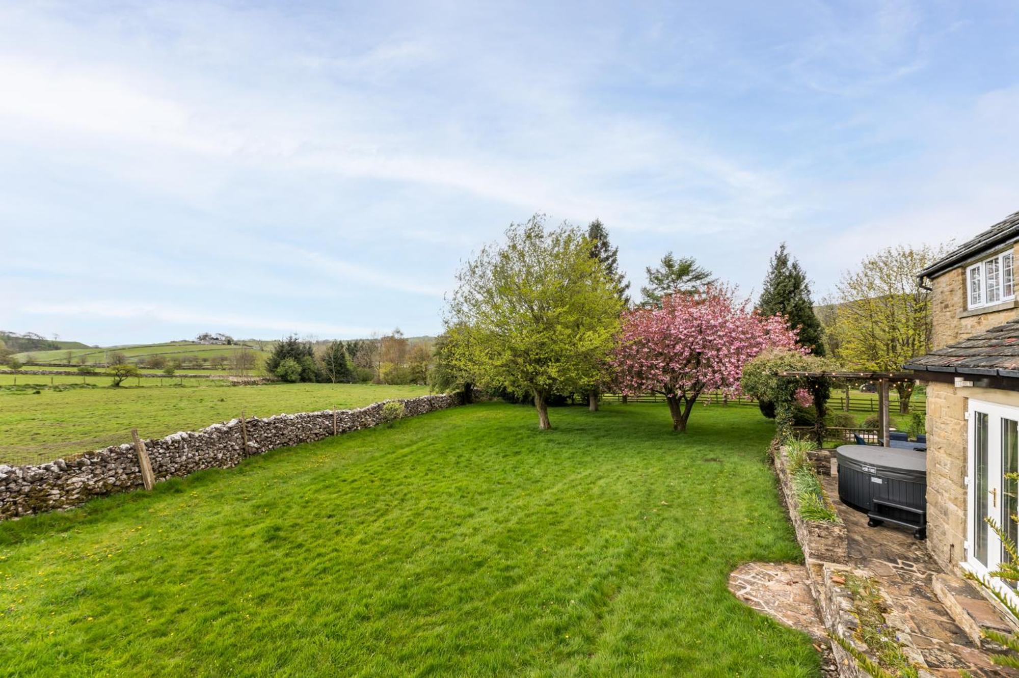 Central Malham Wellbeing Escape With Hot Tub Sleeps 8 מראה חיצוני תמונה