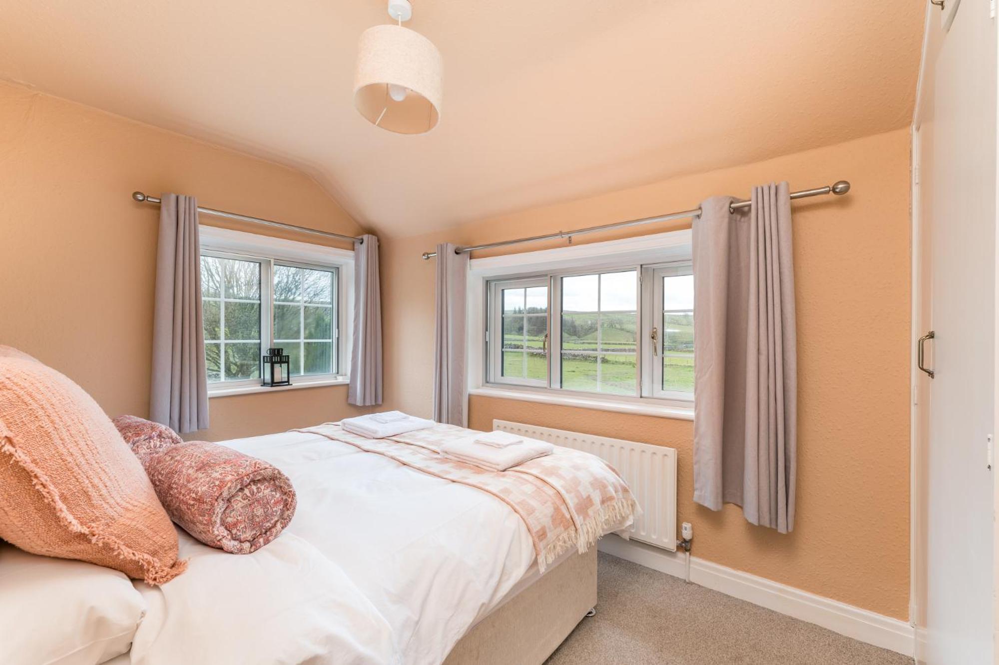 Central Malham Wellbeing Escape With Hot Tub Sleeps 8 מראה חיצוני תמונה