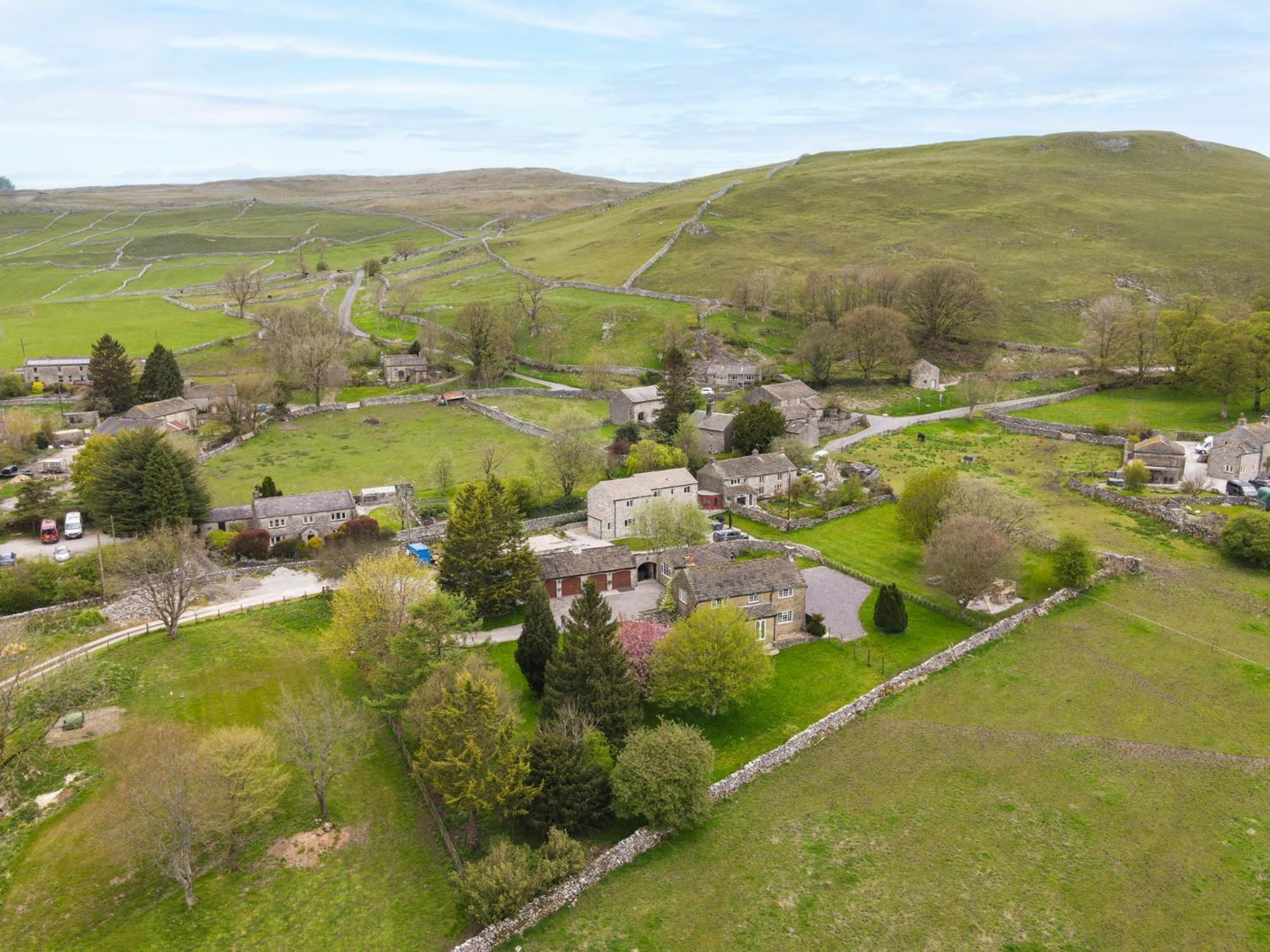 Central Malham Wellbeing Escape With Hot Tub Sleeps 8 מראה חיצוני תמונה