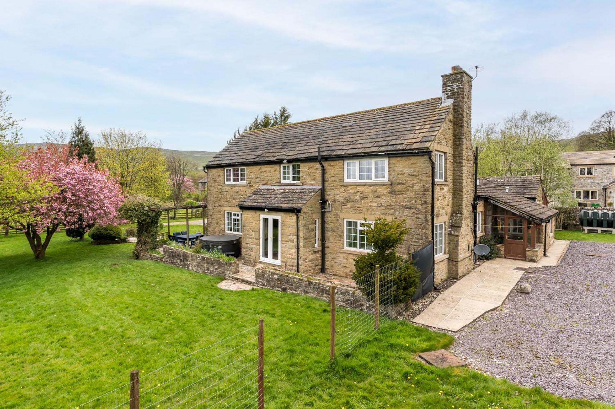 Central Malham Wellbeing Escape With Hot Tub Sleeps 8 מראה חיצוני תמונה