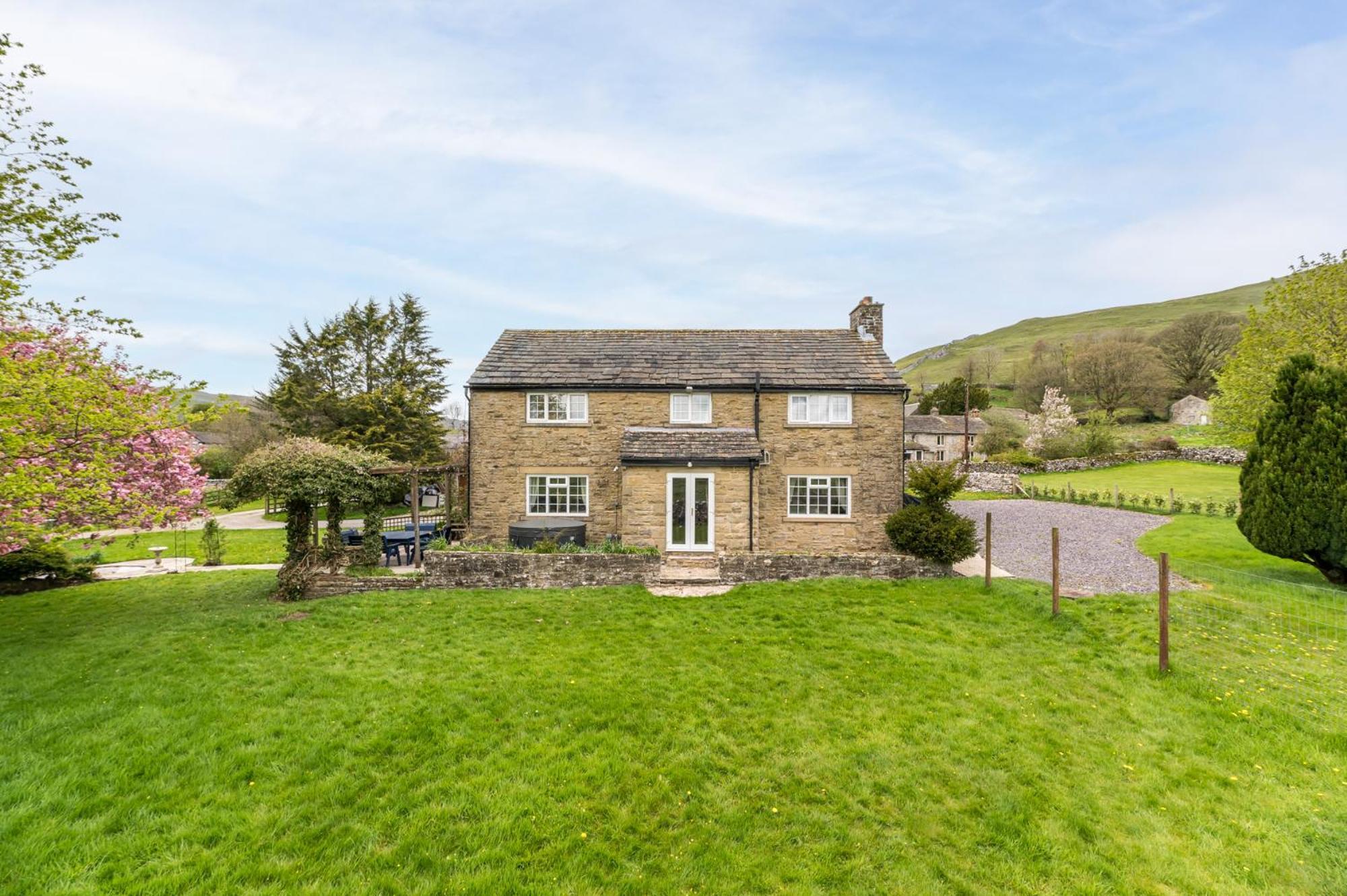 Central Malham Wellbeing Escape With Hot Tub Sleeps 8 מראה חיצוני תמונה