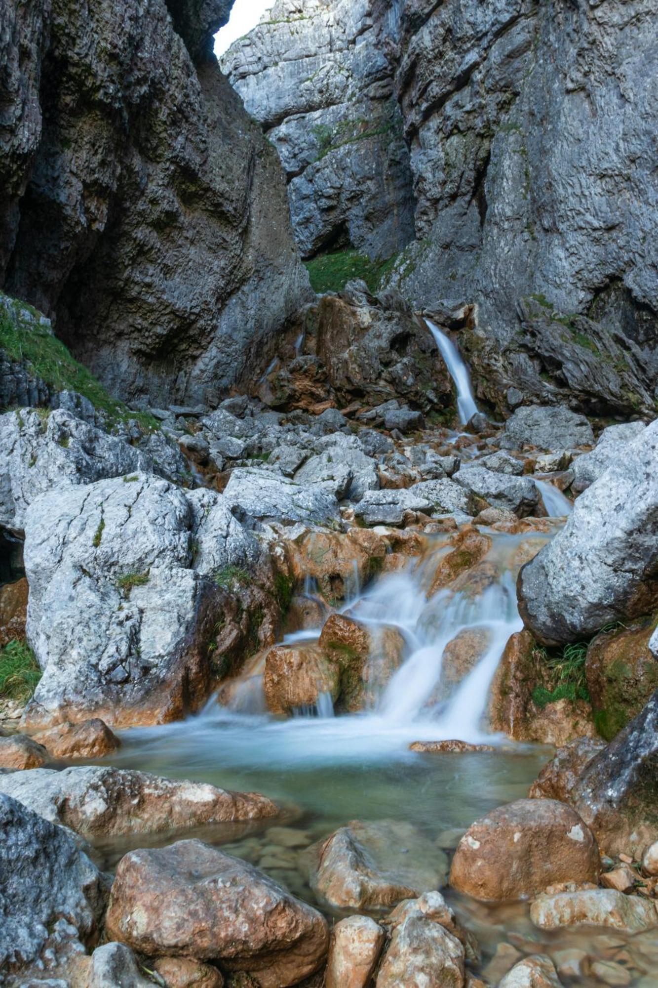 Central Malham Wellbeing Escape With Hot Tub Sleeps 8 מראה חיצוני תמונה